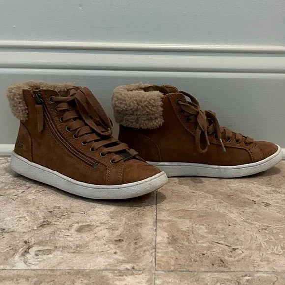 UGG Olive High-Top Bootie 6.5 - Picture 2 of 4